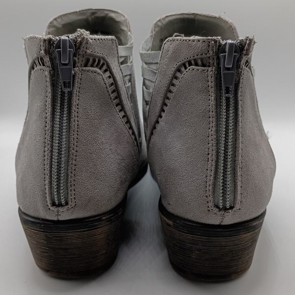 Journee Collection Jeni Gray Faux Suede Ankle Boots Size 11 - Picture 6 of 9